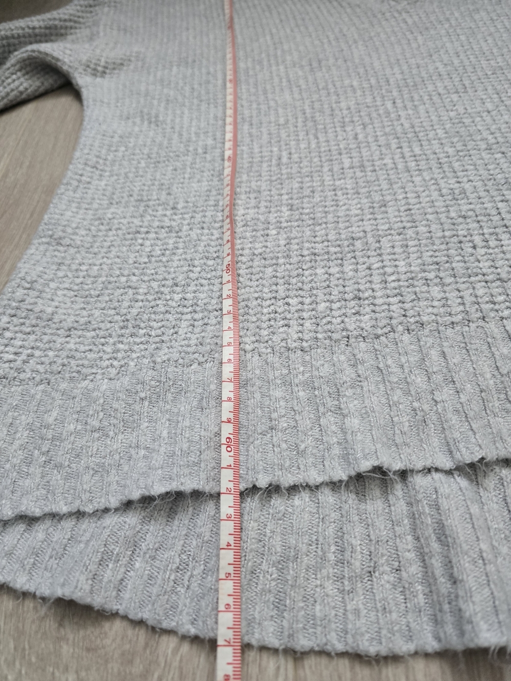 American Eagle Outfitters Light Gray V-Neck Waffle Knit Sweater Oversized M - Picture 8 of 9